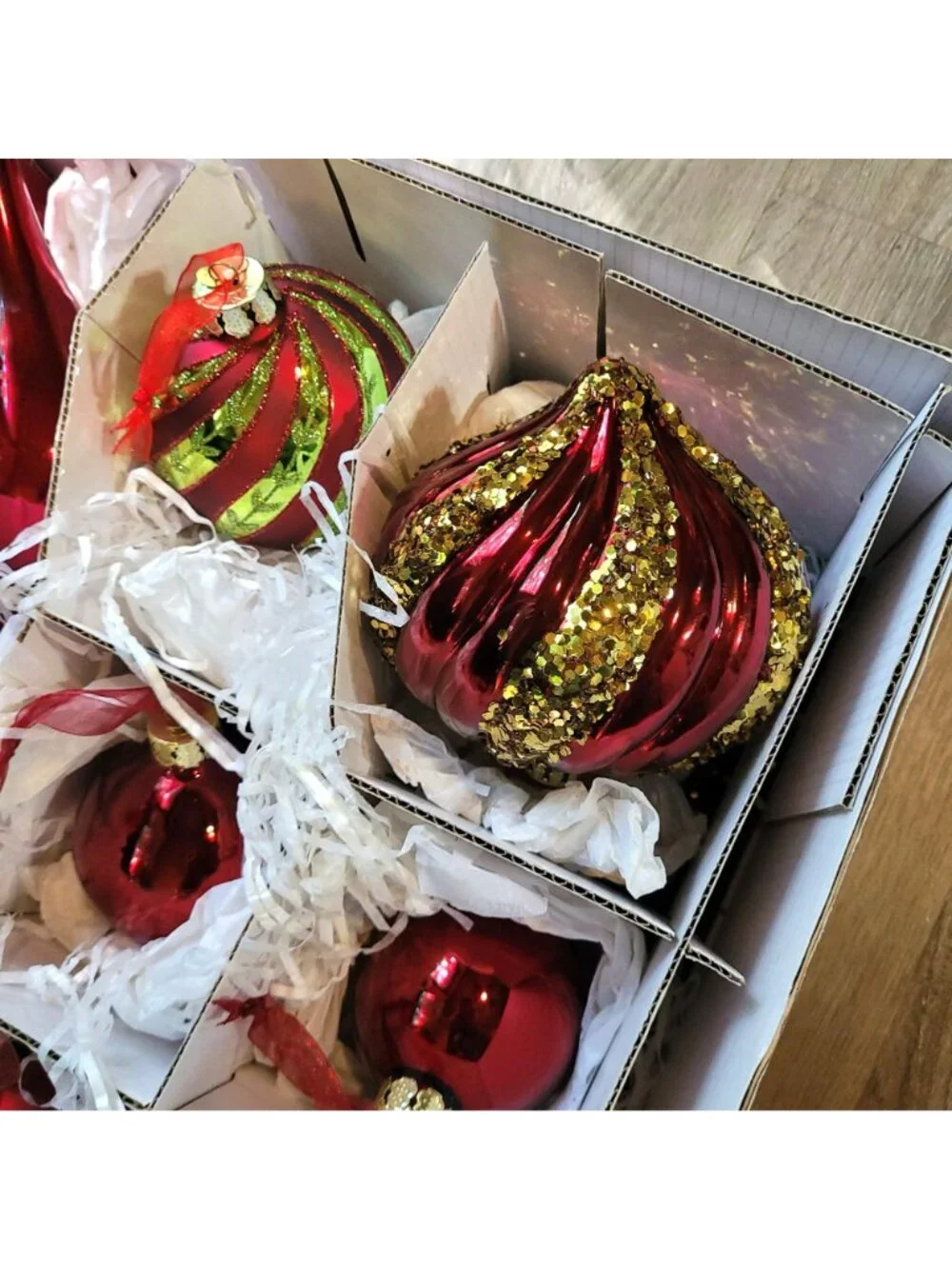 Frontgate Christmas Ornament 20 Pc Burgundy Gold Green Glass Glitter Bauble Flaw